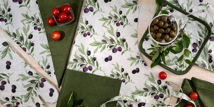 Набор кухонный (скатерть+подставки) Black olives, веточки, зеленый, маслины, горизонтальный