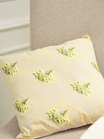 Подушка декоративная Waldsteinia, цветы, желтый