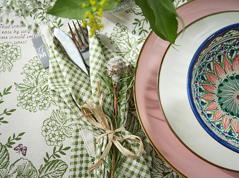 Как хранить скатерти, чтобы они не мялись и не желтели?